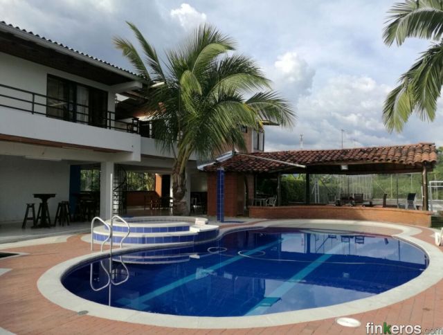 Hermosa finca económica para alojamiento y eventos  - 페레이라, 리사랄다의 핀카